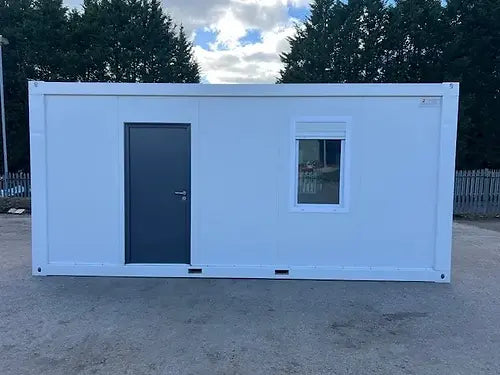 Contentor de escritório padrão com casa de banho