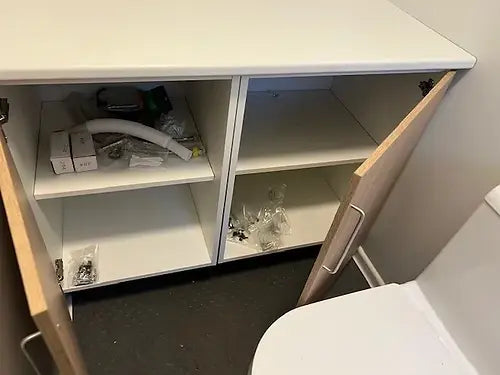 Escritório standard com casa de banho/depósito