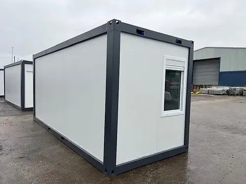 Contentor de escritório padrão com 3 janelas