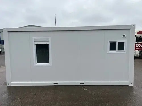 Escritório standard com casa de banho/depósito