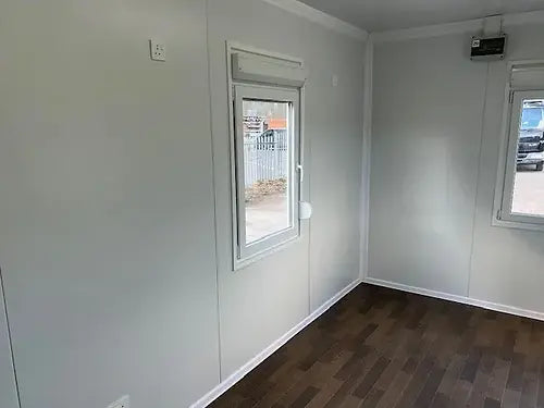 Contentor de escritório padrão com casa de banho