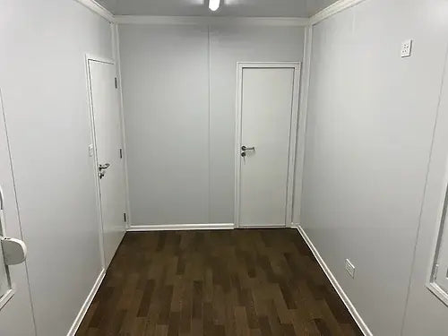 Contentor de escritório padrão com casa de banho