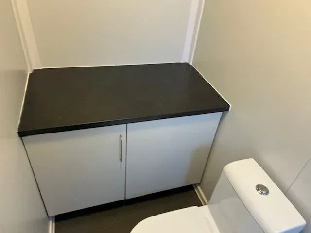 Contentor de escritório padrão com casa de banho