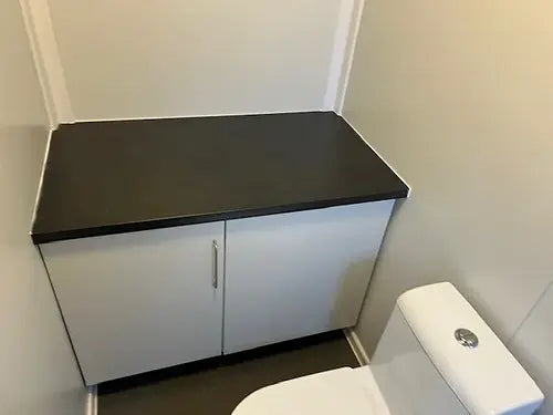 Contentor de escritório padrão com casa de banho