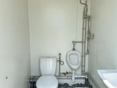 Contentor sanitário com 3 cabines