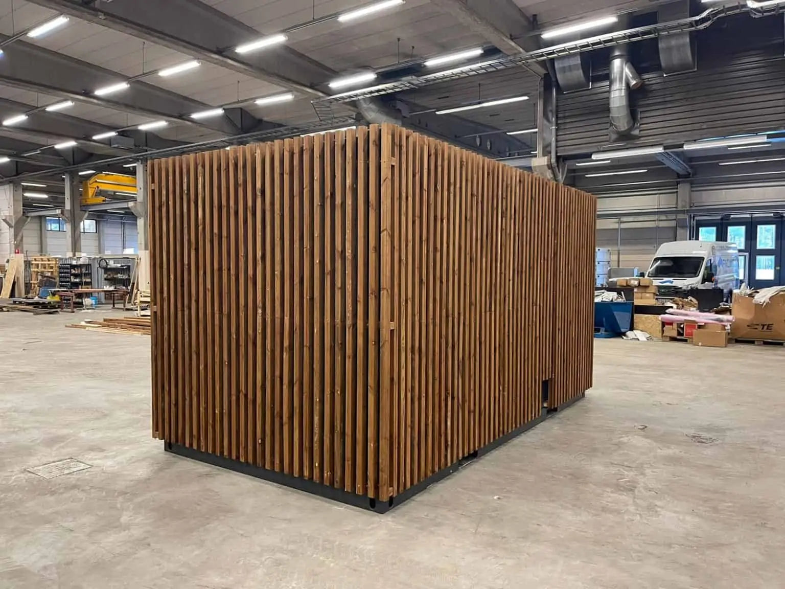 Recipiente sanitário com estrutura ripada