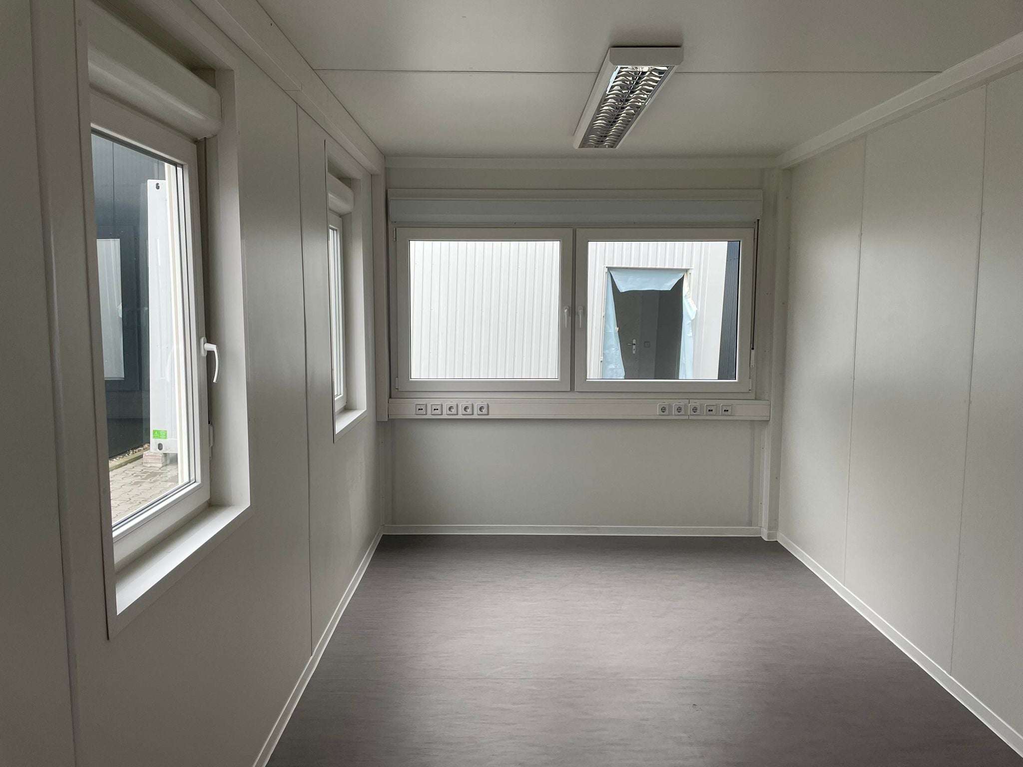 CONTENTOR DE ESCRITÓRIO 6X3