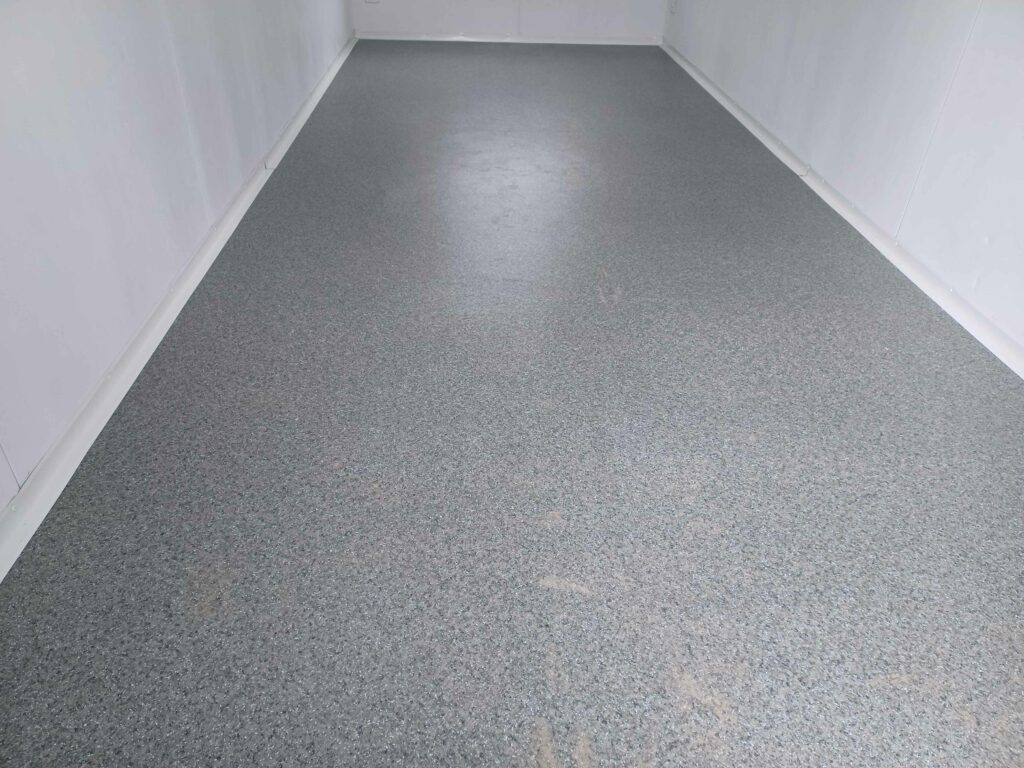 Contentor para serviço de alimentação / Bilheteira / Vendas / Segurança - Duas janelas de atendimento, Ar condicionado, 2,5 x 6