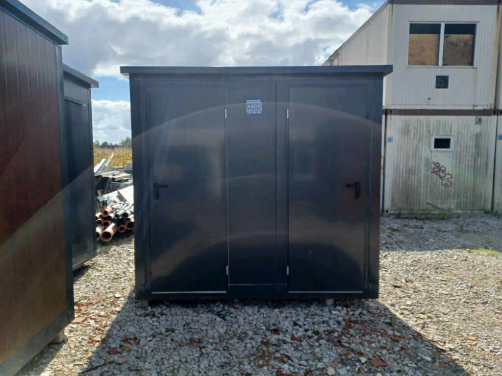 CONTENTOR SANITÁRIO DUPLO COM 2 CABINES 245x173x229