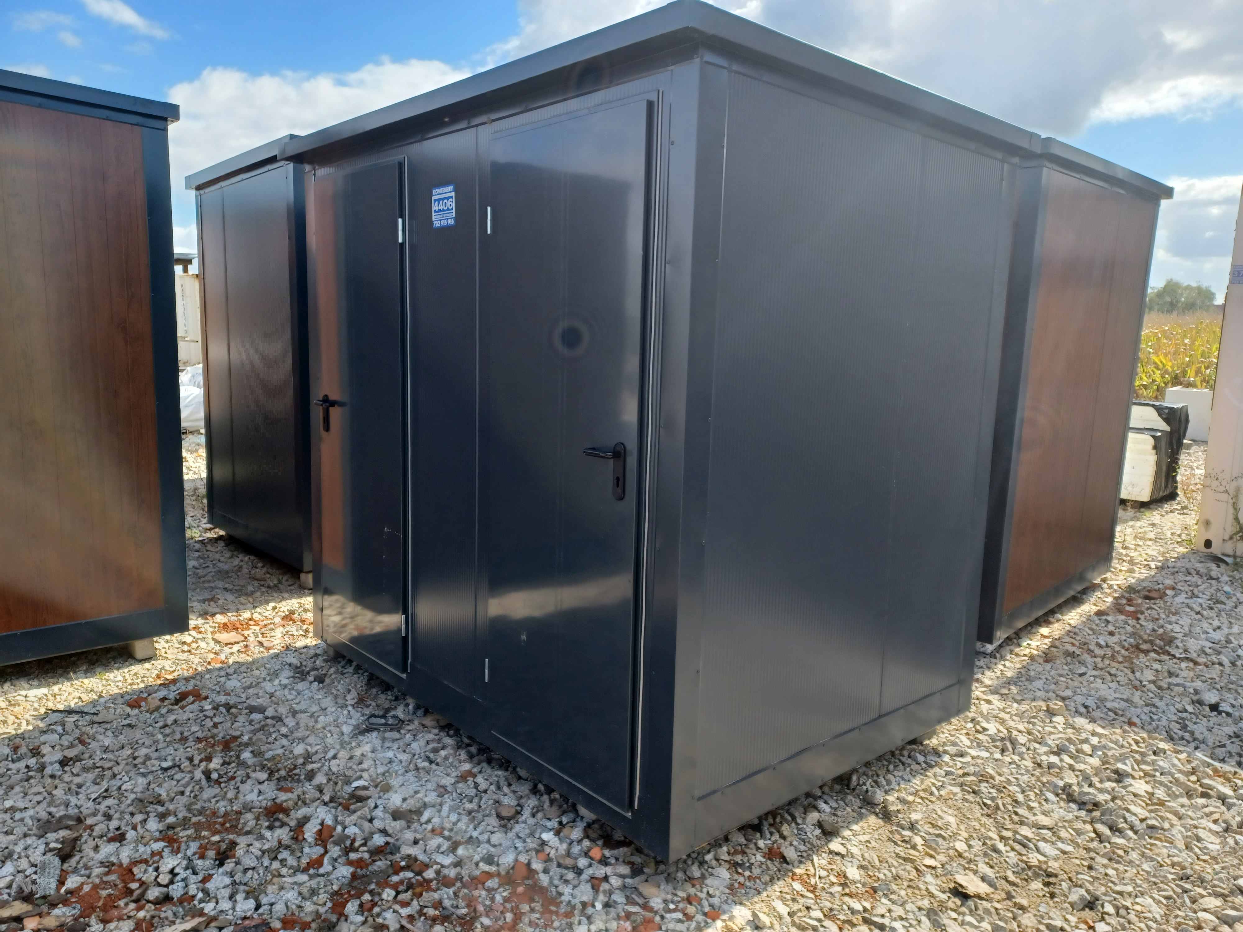 CONTENTOR SANITÁRIO DUPLO COM 2 CABINES 245x173x229