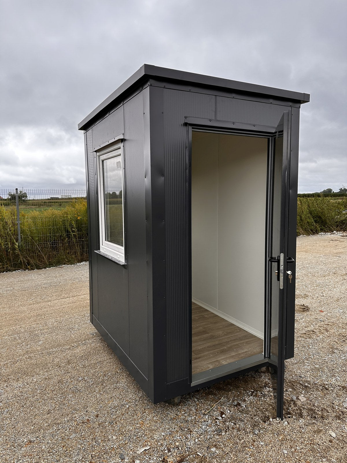 PAVILHÃO COMERCIAL EM CONTENTORES, DEPÓSITO, LOJA, GAIOLA COM JANELA