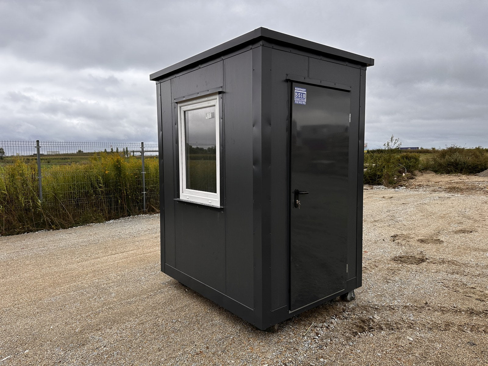 PAVILHÃO COMERCIAL EM CONTENTORES, DEPÓSITO, LOJA, GAIOLA COM JANELA