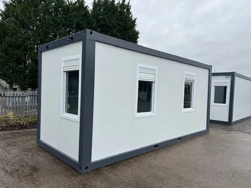 Contentor de escritório padrão com 3 janelas