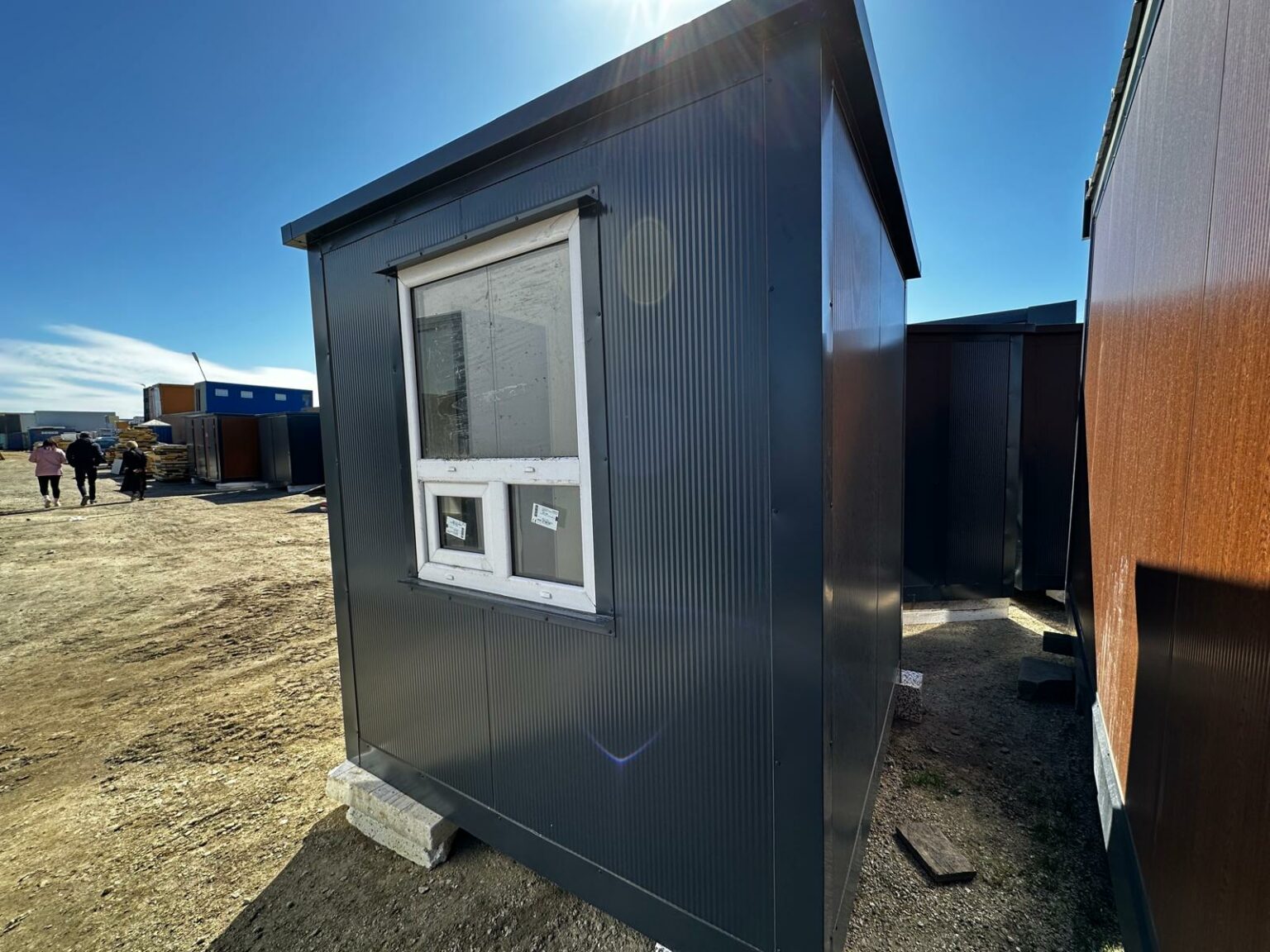 JANELA DE SERVIÇO DA GUARITA DO CONTENTOR, JANELA DE ABERTURA