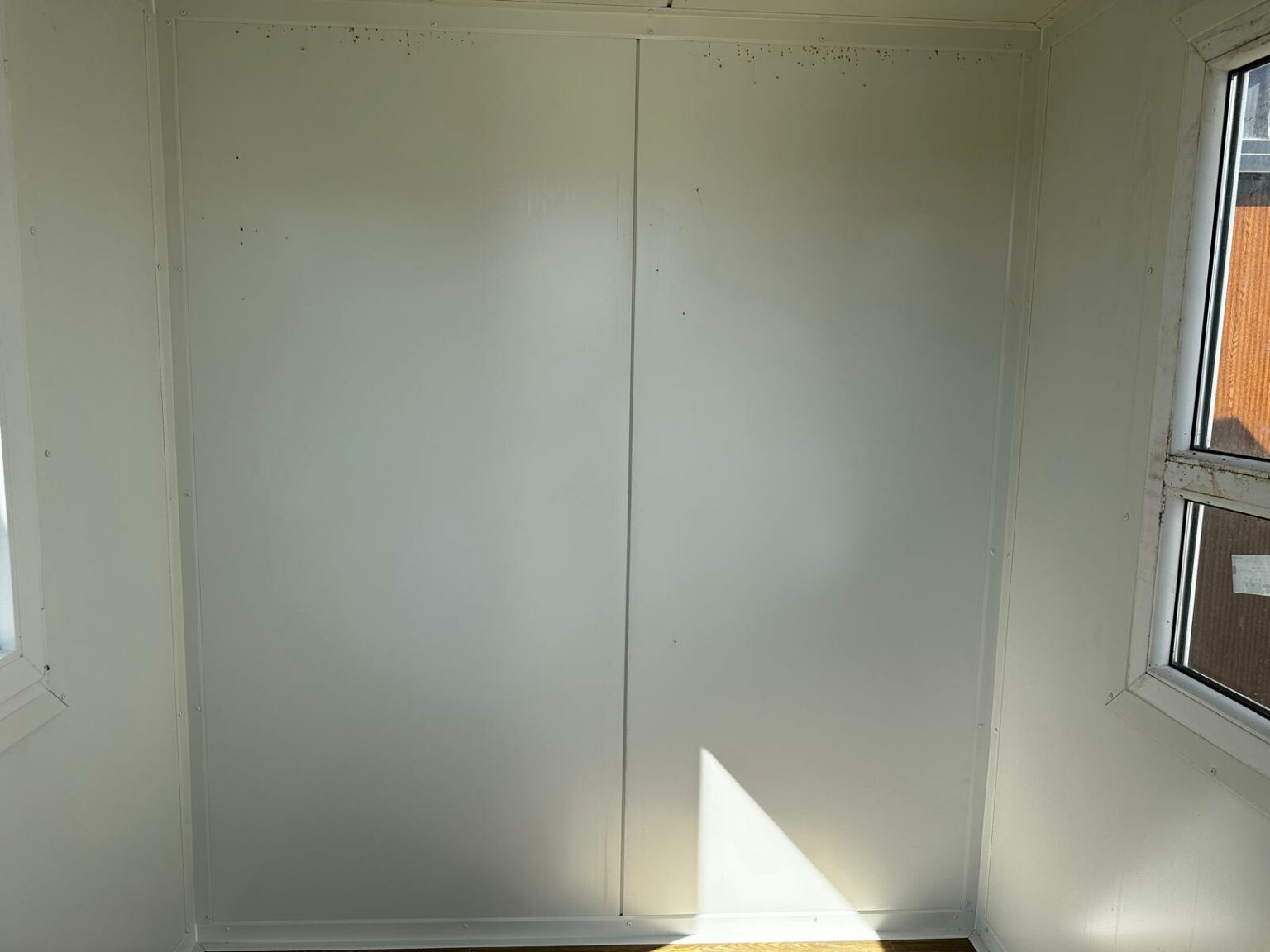 JANELA DE SERVIÇO DA GUARITA DO CONTENTOR, JANELA DE ABERTURA