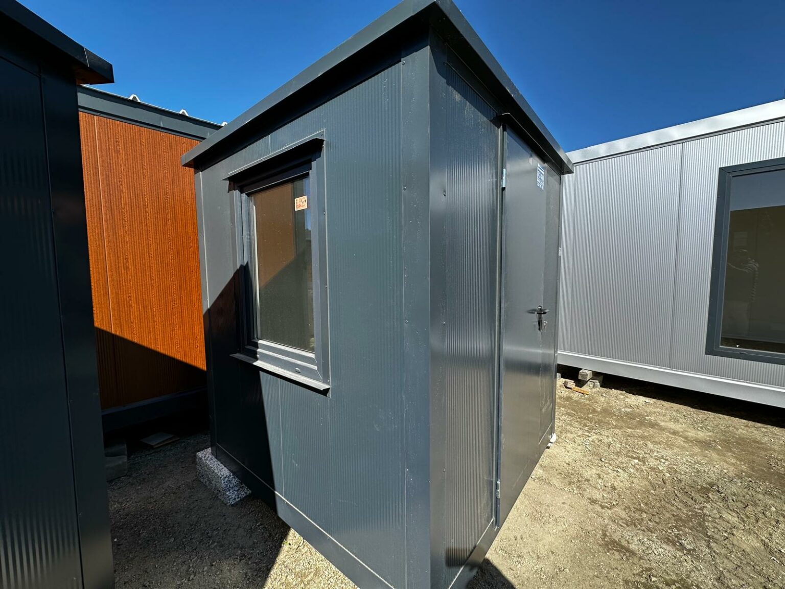 JANELA DE SERVIÇO DA GUARITA DO CONTENTOR, JANELA DE ABERTURA