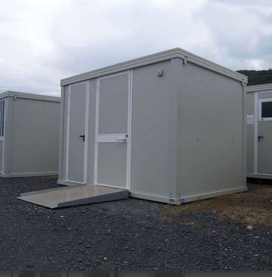 NOVO CONJUNTO SANITÁRIO PMR COM VASO SANITÁRIO PMR, LAVATÓRIO PMR, VASO SANITÁRIO E LAVATÓRIO STANDARD