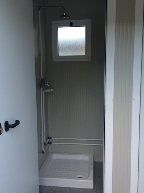 BOX PARA DUCHE (DIM. 6,00 X 2,40 M)