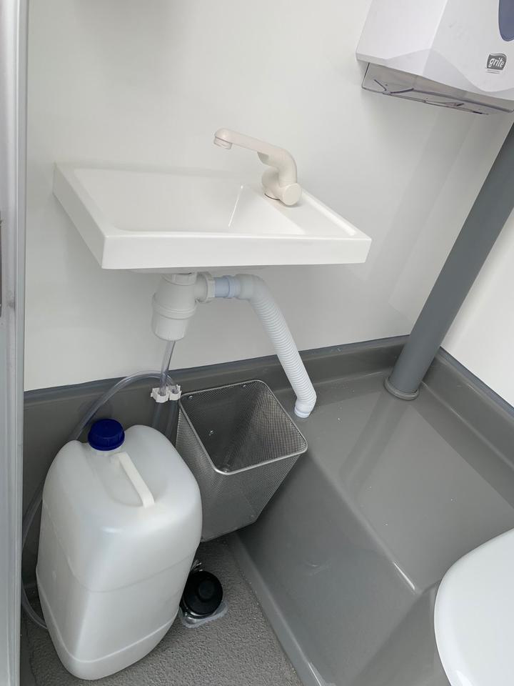 Recipiente sanitário com autoclismo, Cabine sanitária, Recipiente sanitário, Cabine sanitária