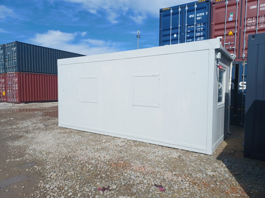 Contentor para serviço de alimentação / Bilheteira / Vendas / Segurança - Duas janelas de atendimento, Ar condicionado, 2,5 x 6