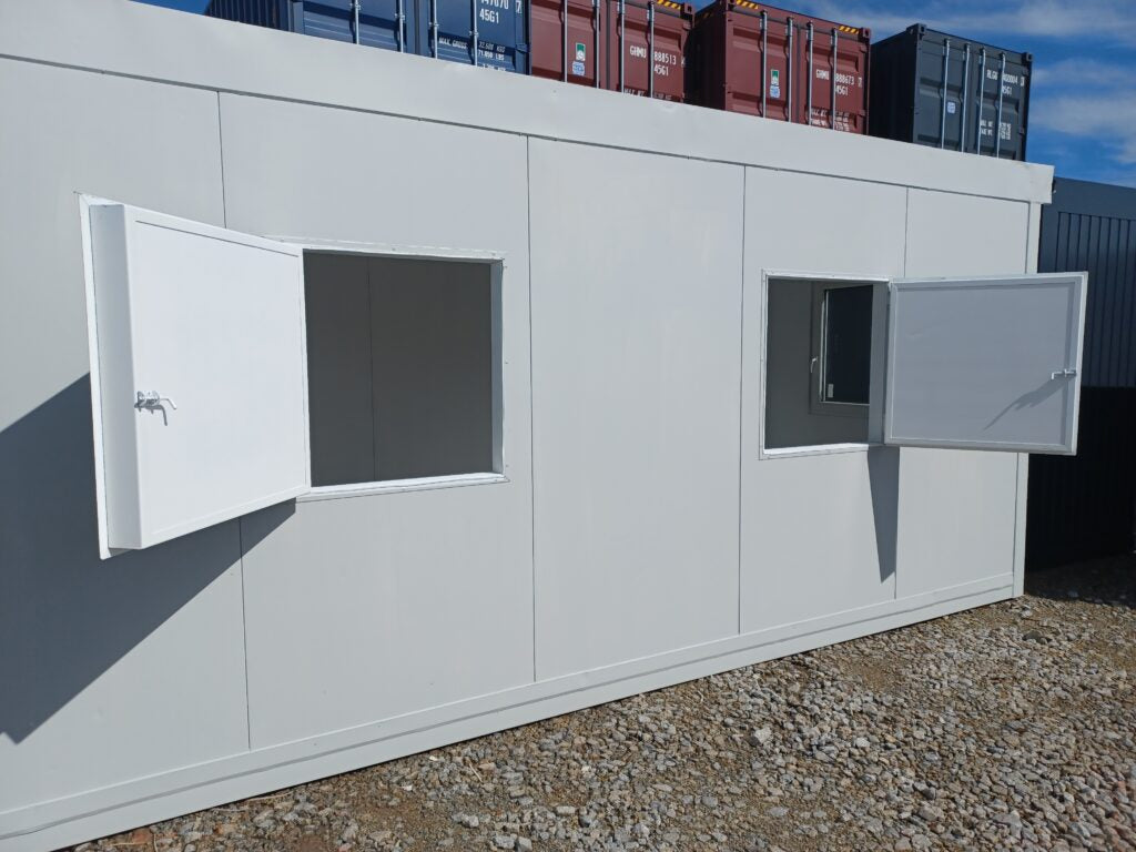 Contentor para serviço de alimentação / Bilheteira / Vendas / Segurança - Duas janelas de atendimento, Ar condicionado, 2,5 x 6