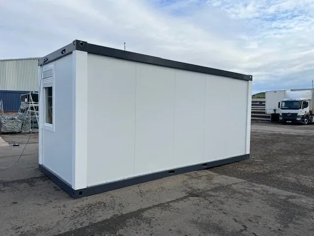 Contentor de escritório padrão com janela