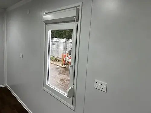 Contentor de escritório padrão com porta central