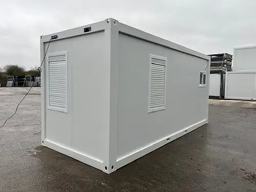 Escritório standard com casa de banho/depósito