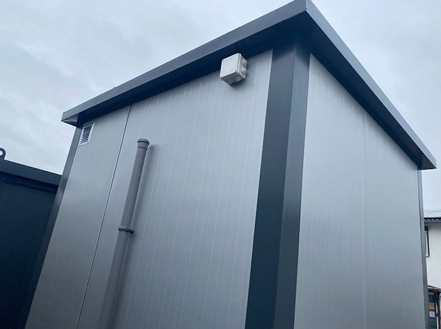 Cabine sanitária com compartimento duplo