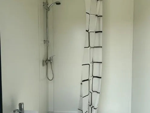 Contentor sanitário com 3 cabines 