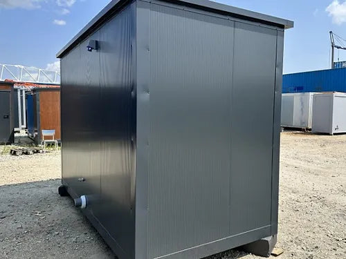 Contentor sanitário com 3 cabines 