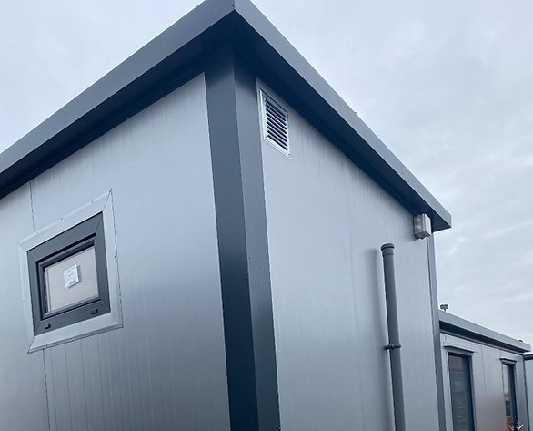 Cabine sanitária com compartimento duplo