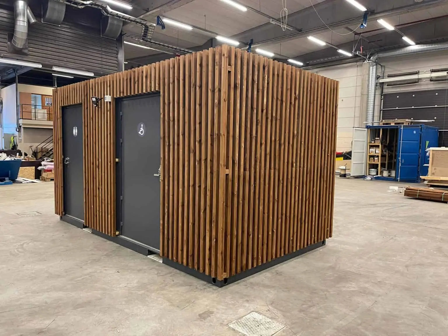 Recipiente sanitário com estrutura ripada