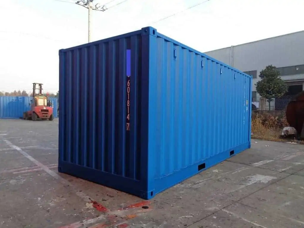 Contentor de 6 metros com carregamento lateral e bandeja de drenagem.