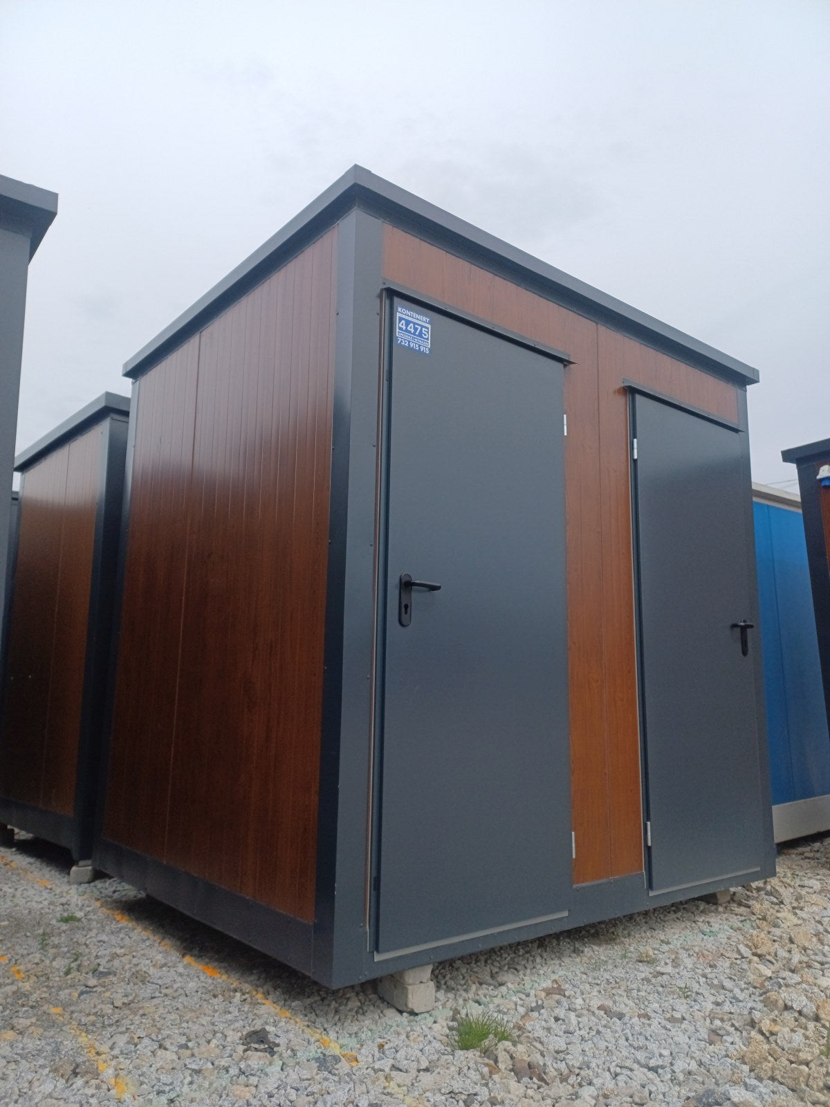 Cabine sanitária dupla com 2 compartimentos - sanita e chuveiro 246x197x245