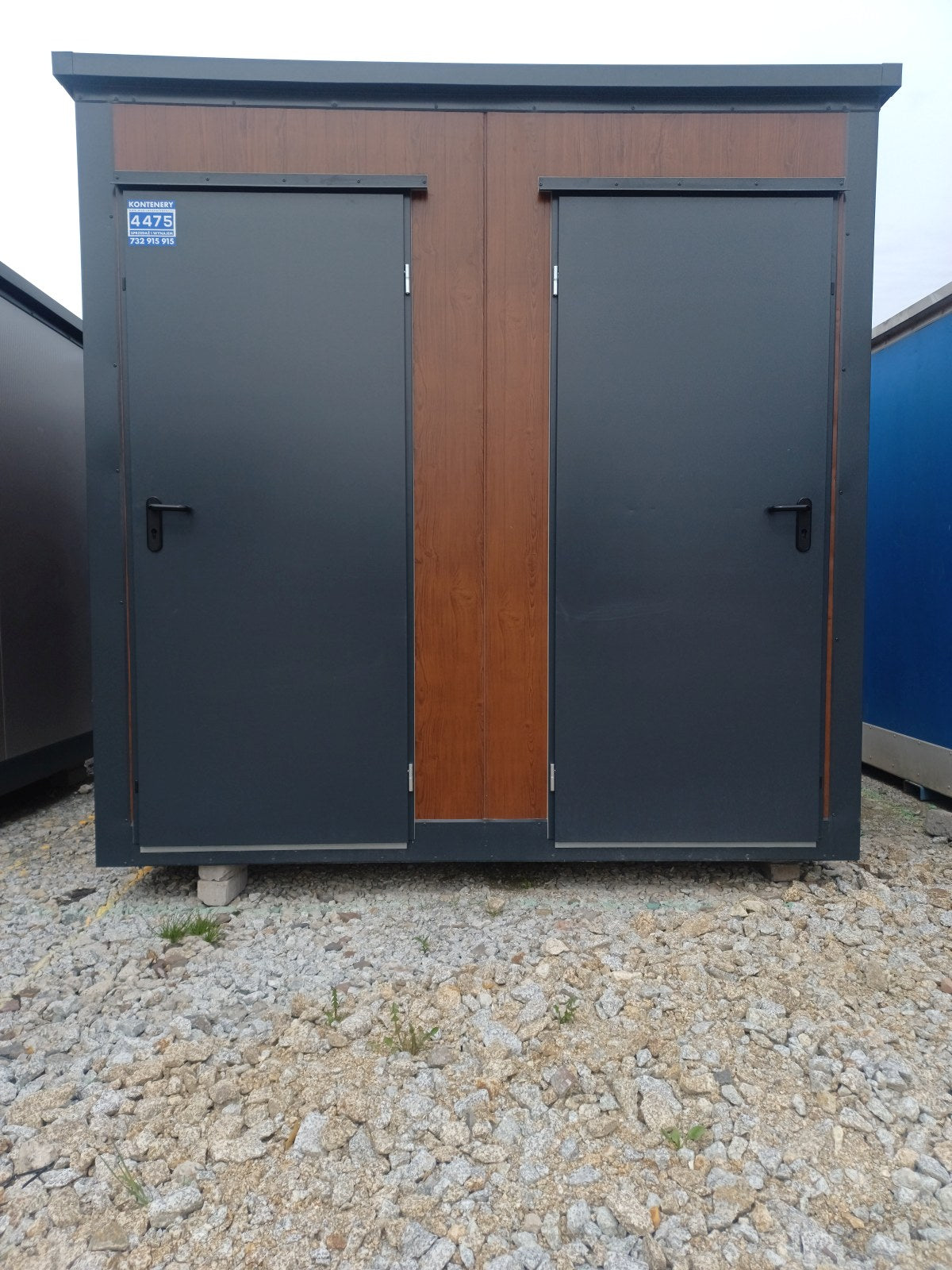 Cabine sanitária dupla com 2 compartimentos - sanita e chuveiro 246x197x245