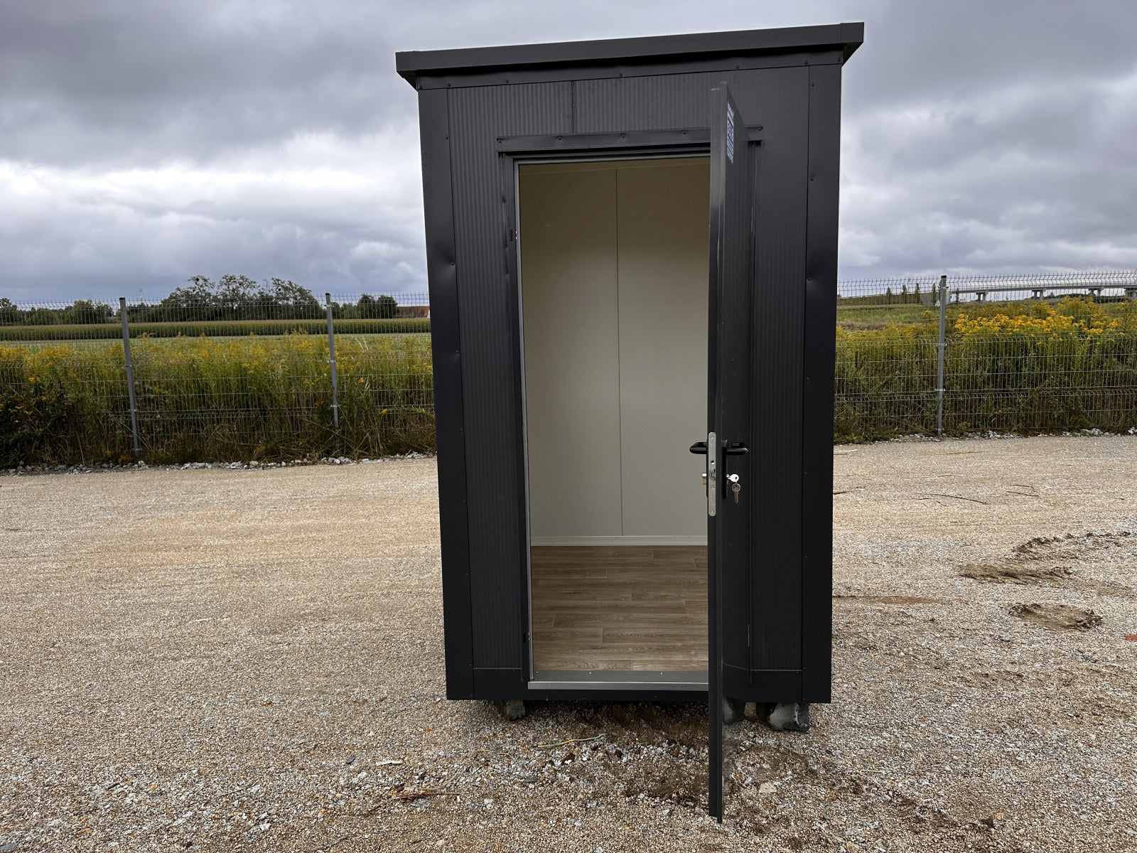 PAVILHÃO COMERCIAL EM CONTENTORES, DEPÓSITO, LOJA, GAIOLA COM JANELA