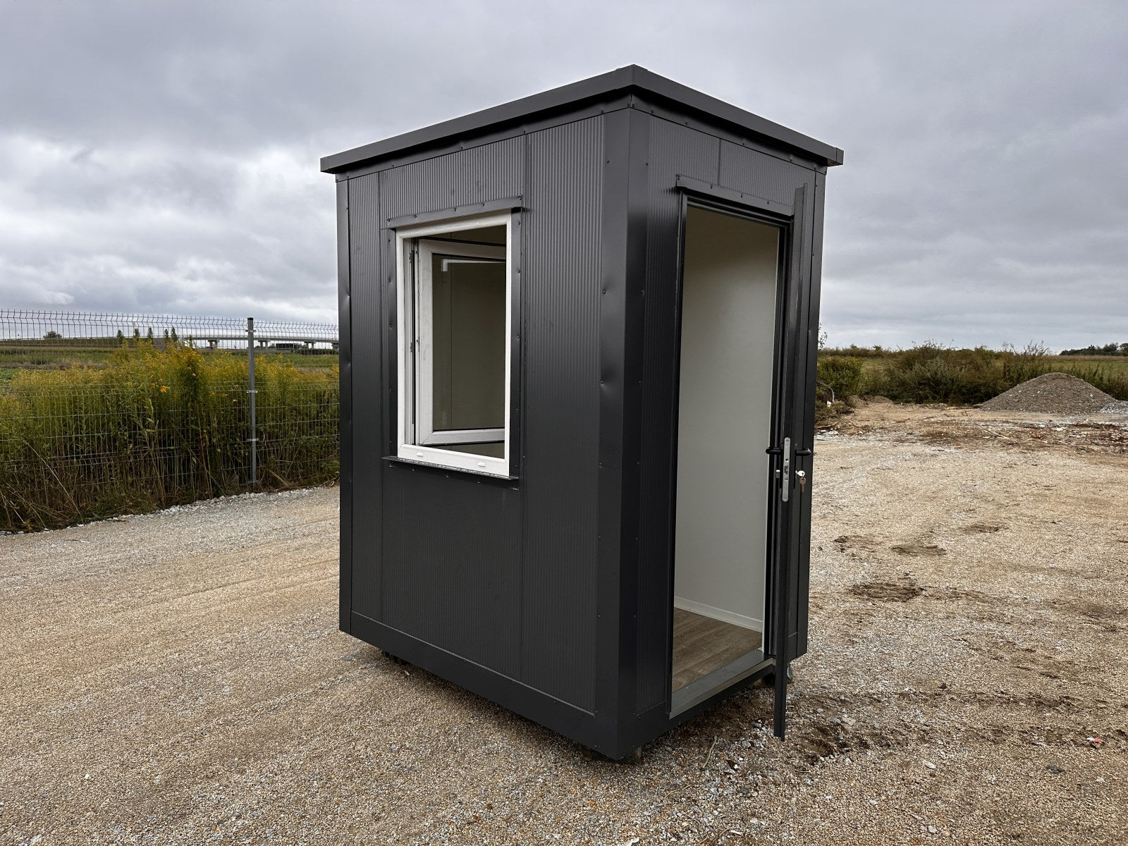 PAVILHÃO COMERCIAL EM CONTENTORES, DEPÓSITO, LOJA, GAIOLA COM JANELA