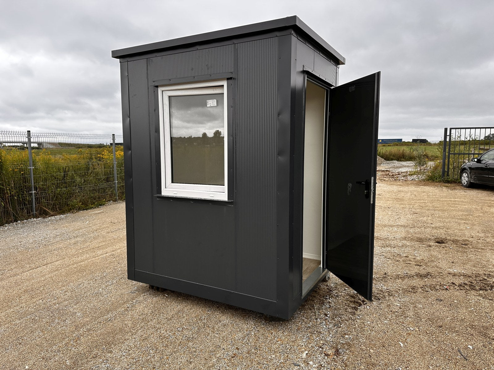 PAVILHÃO COMERCIAL EM CONTENTORES, DEPÓSITO, LOJA, GAIOLA COM JANELA