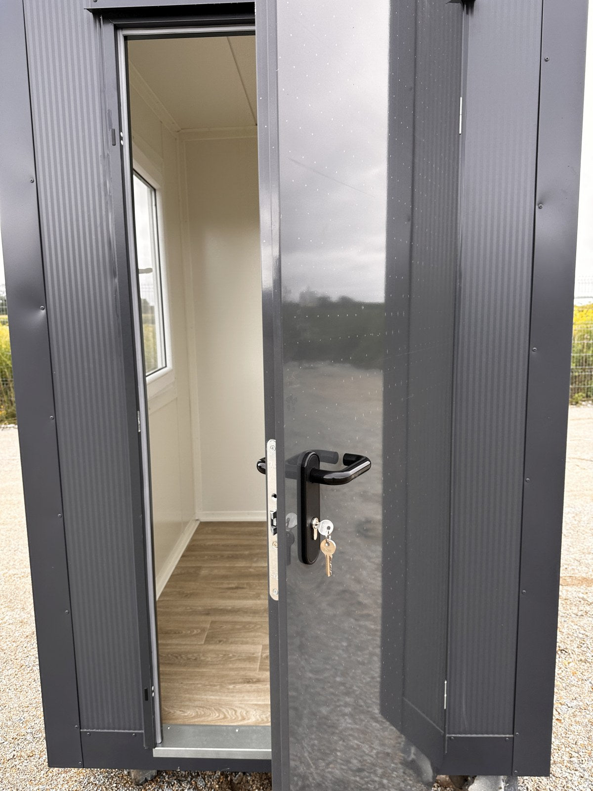 PAVILHÃO COMERCIAL EM CONTENTORES, DEPÓSITO, LOJA, GAIOLA COM JANELA