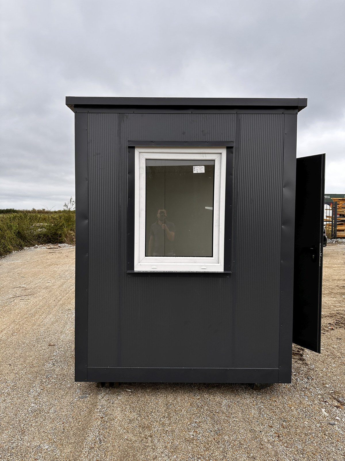 PAVILHÃO COMERCIAL EM CONTENTORES, DEPÓSITO, LOJA, GAIOLA COM JANELA