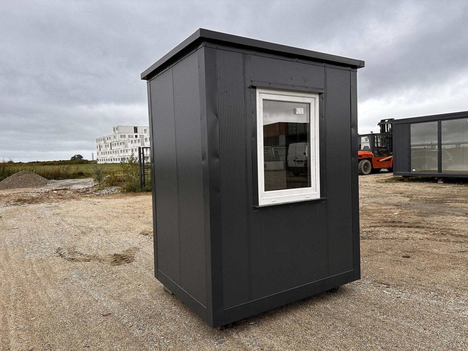 PAVILHÃO COMERCIAL EM CONTENTORES, DEPÓSITO, LOJA, GAIOLA COM JANELA