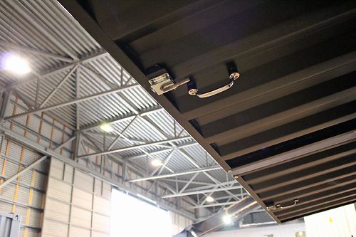 Contentor de 20 pés (7,1 m) ou contentor marítimo de 6 metros, equipado para utilização como bar/café.