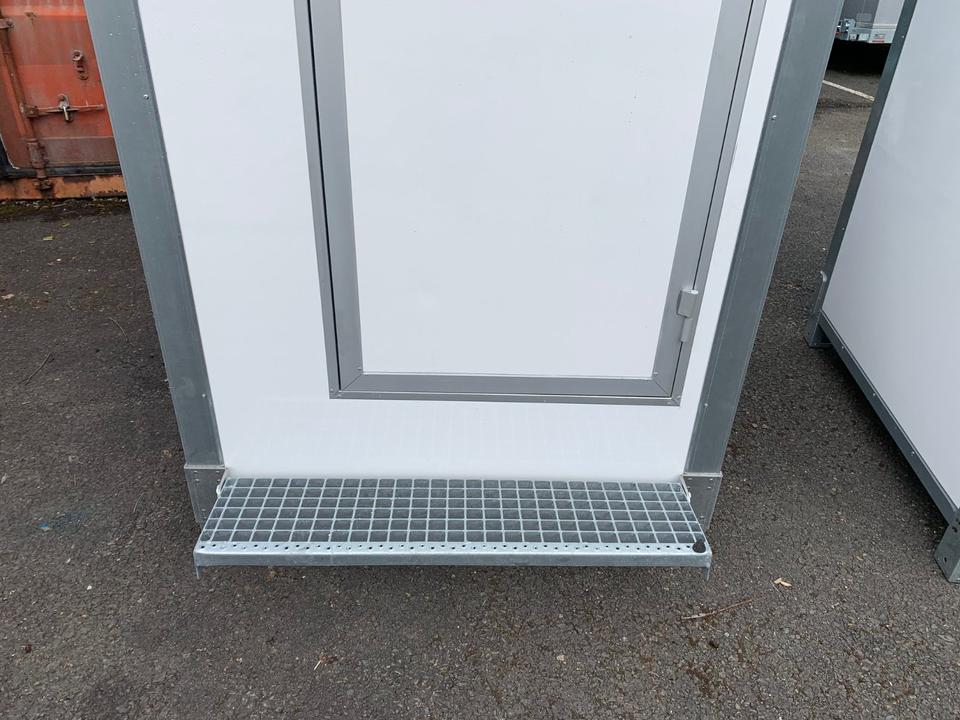 Recipiente sanitário com autoclismo, Cabine sanitária, Recipiente sanitário, Cabine sanitária