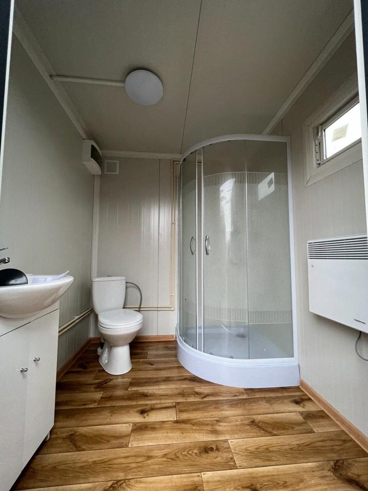 Cabine sanitária de 2,00 x 2,00 m com chuveiro/WC e autoclismo.