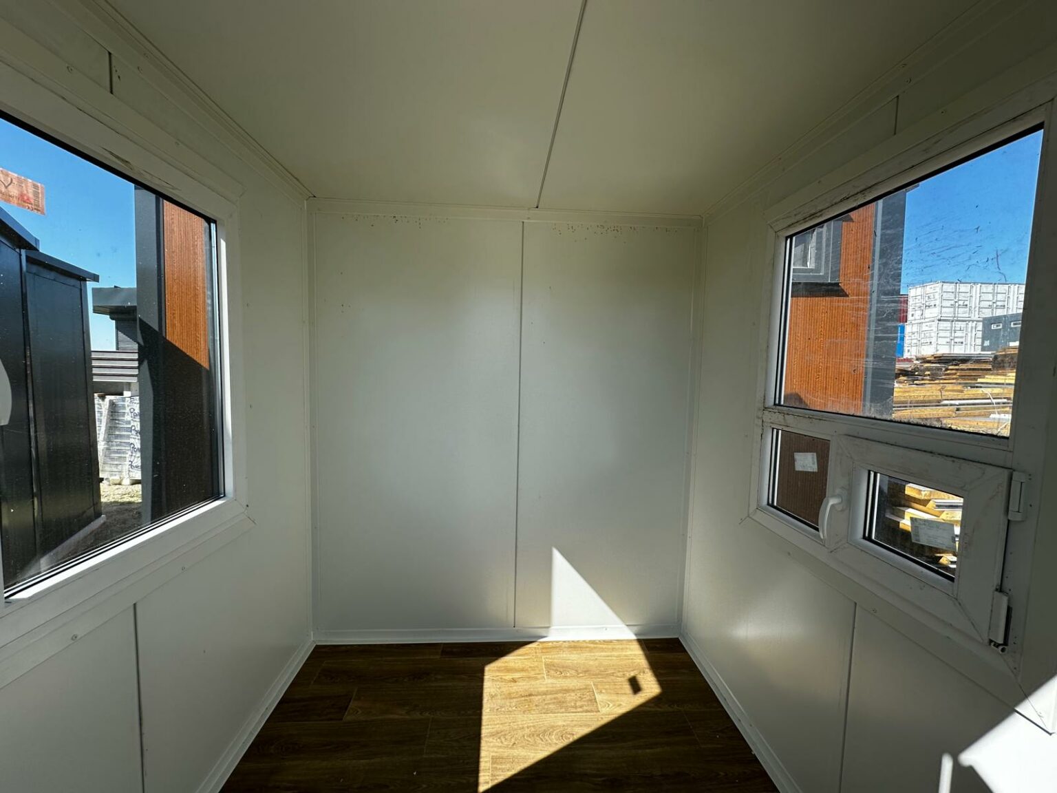 JANELA DE SERVIÇO DA GUARITA DO CONTENTOR, JANELA DE ABERTURA