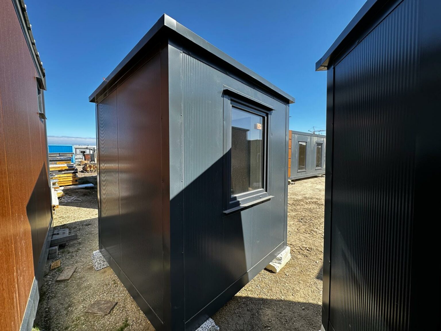 JANELA DE SERVIÇO DA GUARITA DO CONTENTOR, JANELA DE ABERTURA