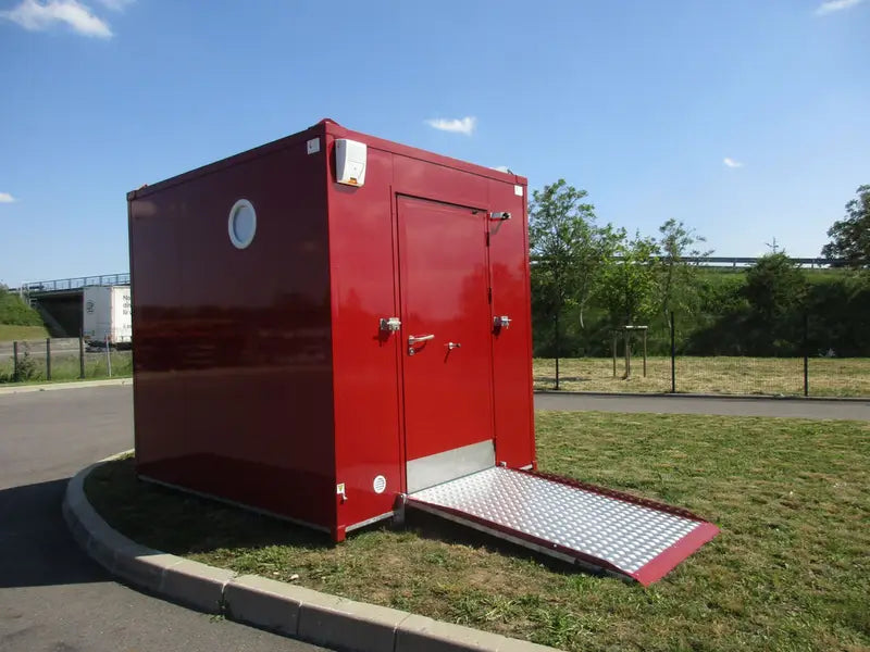 Módulo de contentor sanitário para pessoas com deficiência