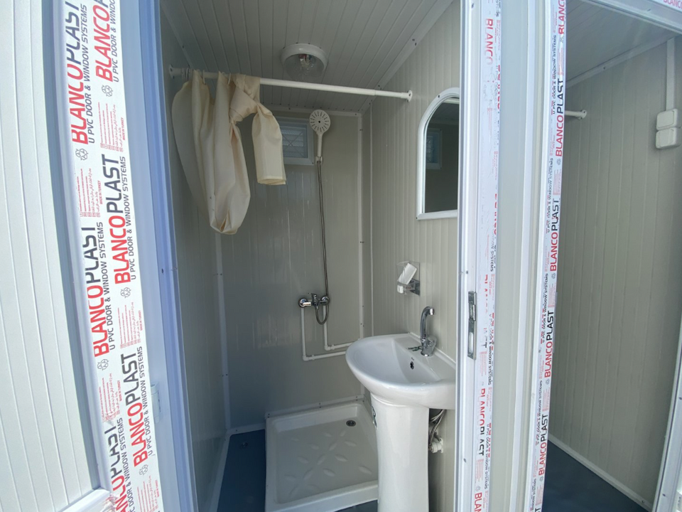 CONTENTOR SANITÁRIO 1,30 x 2,05 M COM DUCHE DUPLO