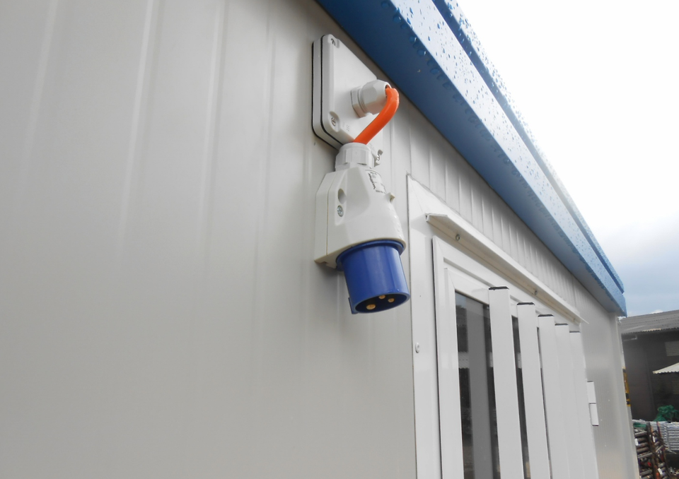 BOX PARA DUCHE (DIM. 6,00 X 2,40 M)